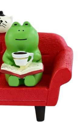 Cute Mini Frog Figurine with Small Sofa and Lamp Table Resin Frog Figure for Office Decor (Red Long Sofa)